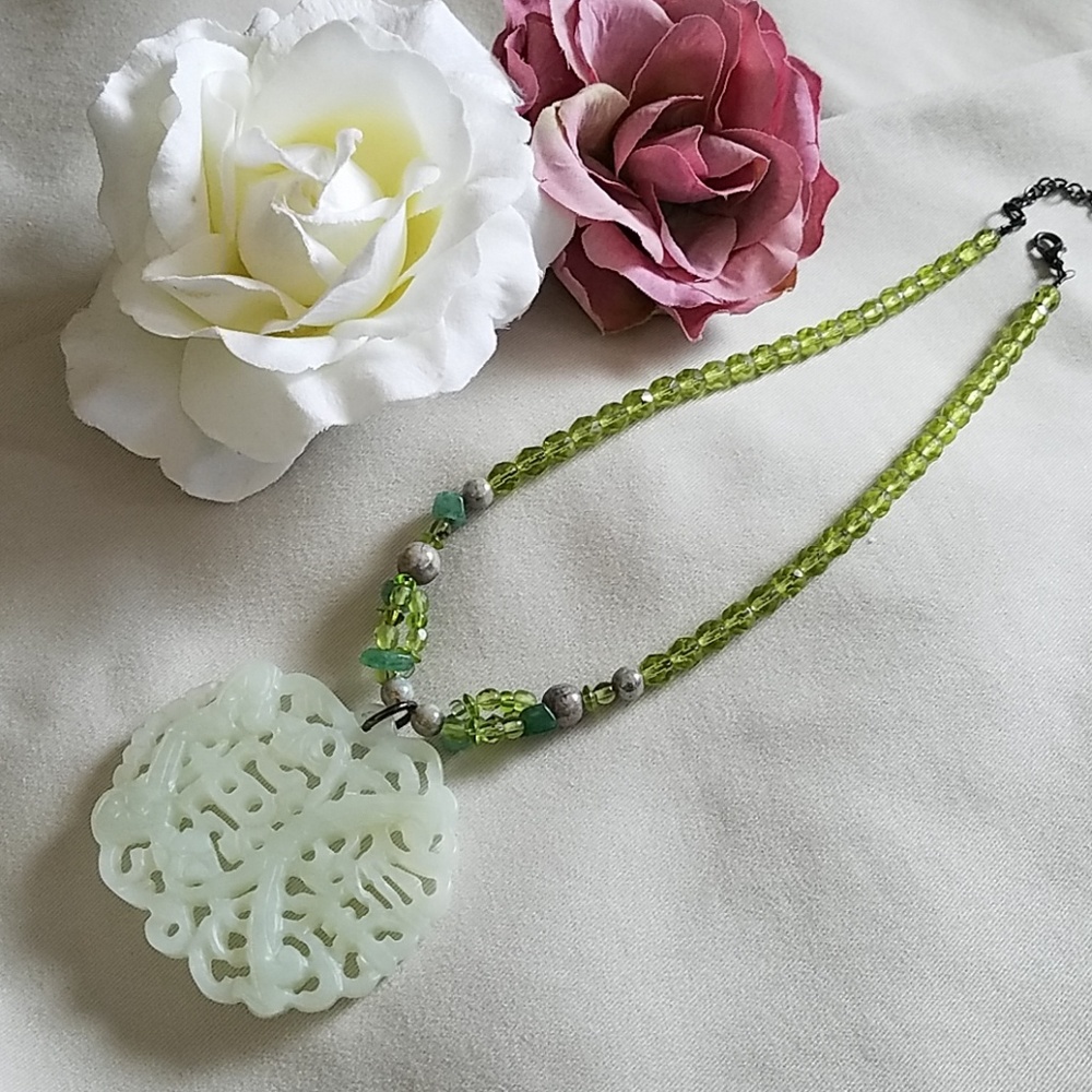 PERIDOT & JADE NECKLACE - Picture 3 of 8